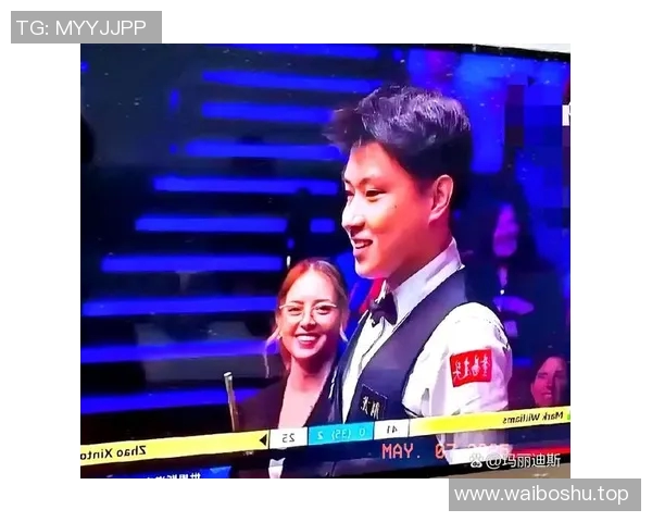 镜头捕捉：总决赛赛场小动作引发热议